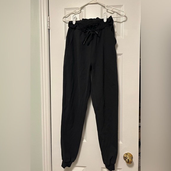Lululemon On the Fly High-Rise Jogger
Full Length Sz 4 - Picture 2 of 3
